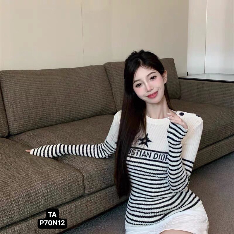 Áo  Len Tăm khuy vai di or hot QC