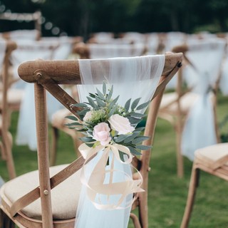 Bó hoa pew vải lụa treo tường trang trí tiệc cưới / tiệc tùng / chụp ảnh ngoài trời nhiều màu sắc