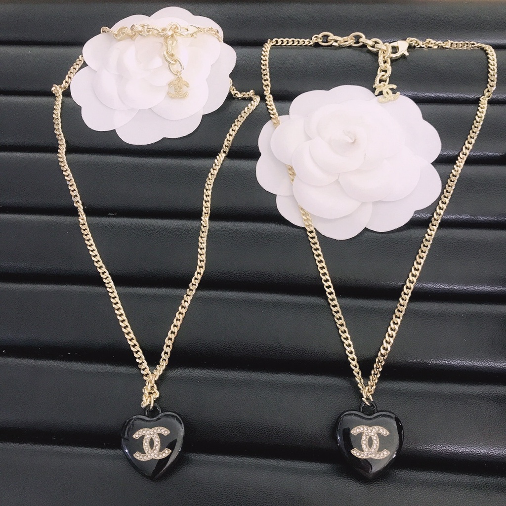 Vòng cổ Mặt Trái Tim Màu Đen Cổ Điển