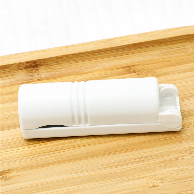 Cây Lăn Bụi Quần Áo Mini Bỏ Túi Gắp Gọn Tiện Dụng