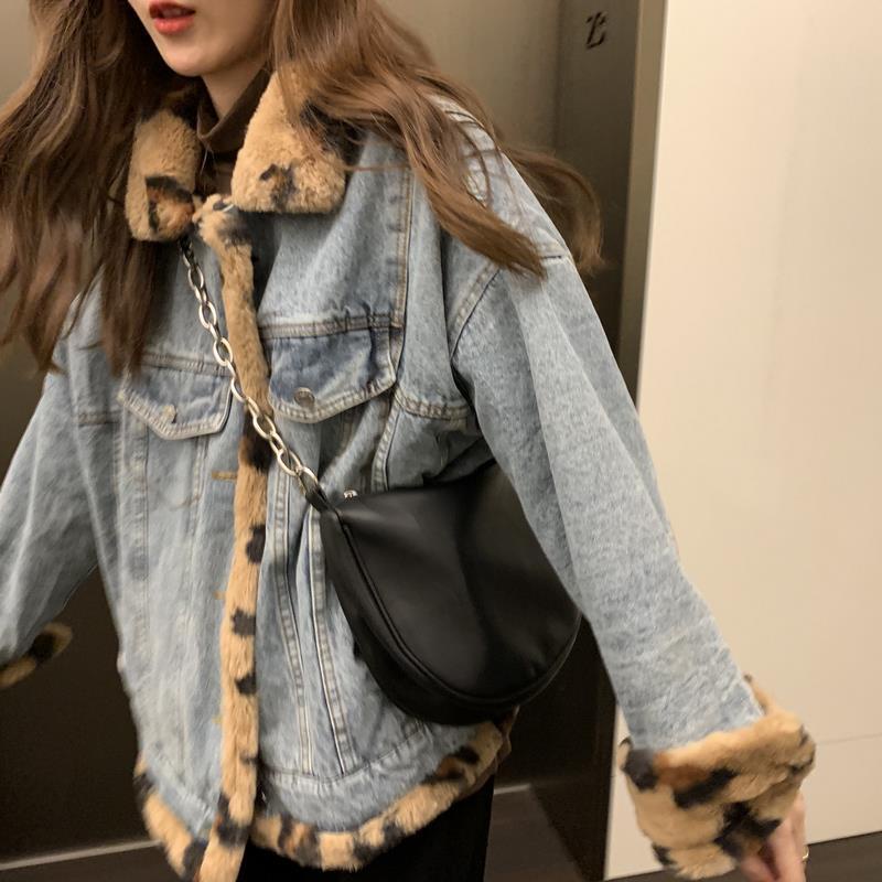 Áo Khoác Denim Dày Hai Mặt Dáng Rộng In Họa Tiết Da Báo Bằng Lông Thỏ Nhân Tạo Phong Cách Hàn Quốc Cho Nữ