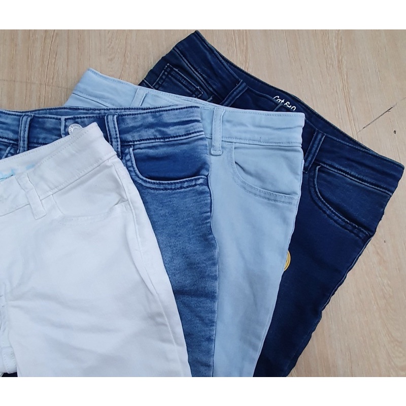 Quần jean lửng bé gái