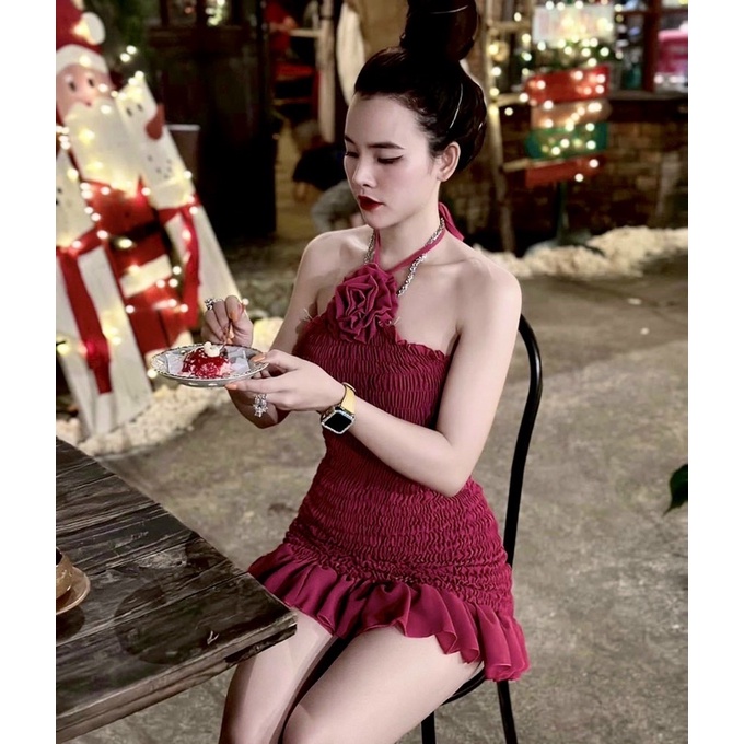 ĐẦM YẾM NHÚN HÔNG ĐÍNH HOA ĐUÔI CÁ DÁNG NGẮN ( kèm quần )
