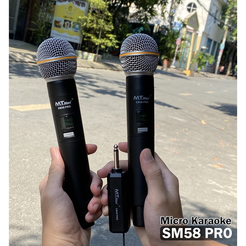 Micro Karaoke Hát Nhẹ Không Dây MTMAX SM58 PRO Cao Cấp 2 Mic - Màn hình Led hiển thị thông số. BH12 tháng