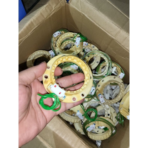 CẢM BIẾN NHÔNG MÁY GIẶT TOSHIBA model D950 /D980