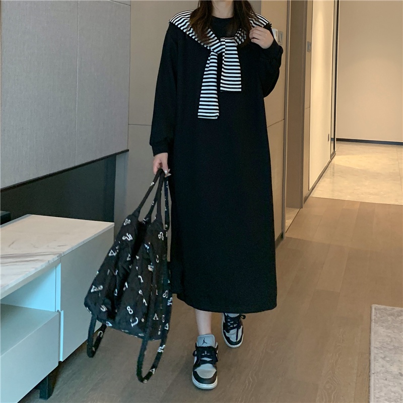 Đầm Sweater Dáng Dài Xẻ Tà Phối Khăn Choàng Lông Kiểu Hàn Quốc Thời Tr