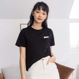 Áo thun đen Maybi in chữ "Easy"