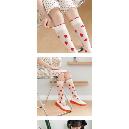 Đôi Vớ Trong Suốt In Hình Trái Dâu Dễ Thương Cho Bé Gái