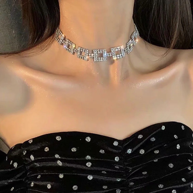 Vòng Cổ Choker Mắc Xích Đính Đá Cực Cá Tính