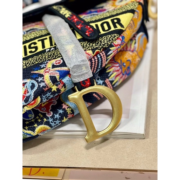 ✅Túi CD SADDLE SIEUCAP - Size 25.5x20x6.5cm - Thêu nổi 2 mặt [Fullbox]