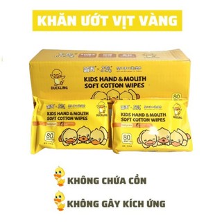 1 gói khăn giấy ướt vịt vàng