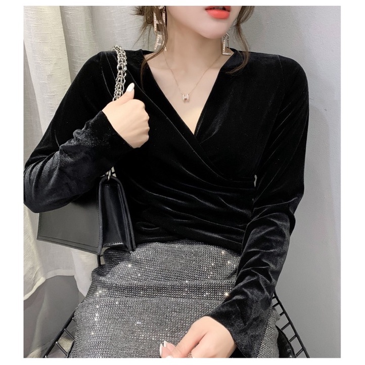 Áo Zara nhung vạt chéo mặc trắng sang trẻ