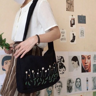 Túi Vải Canvas đeo chéo đen thêu hoa vintage