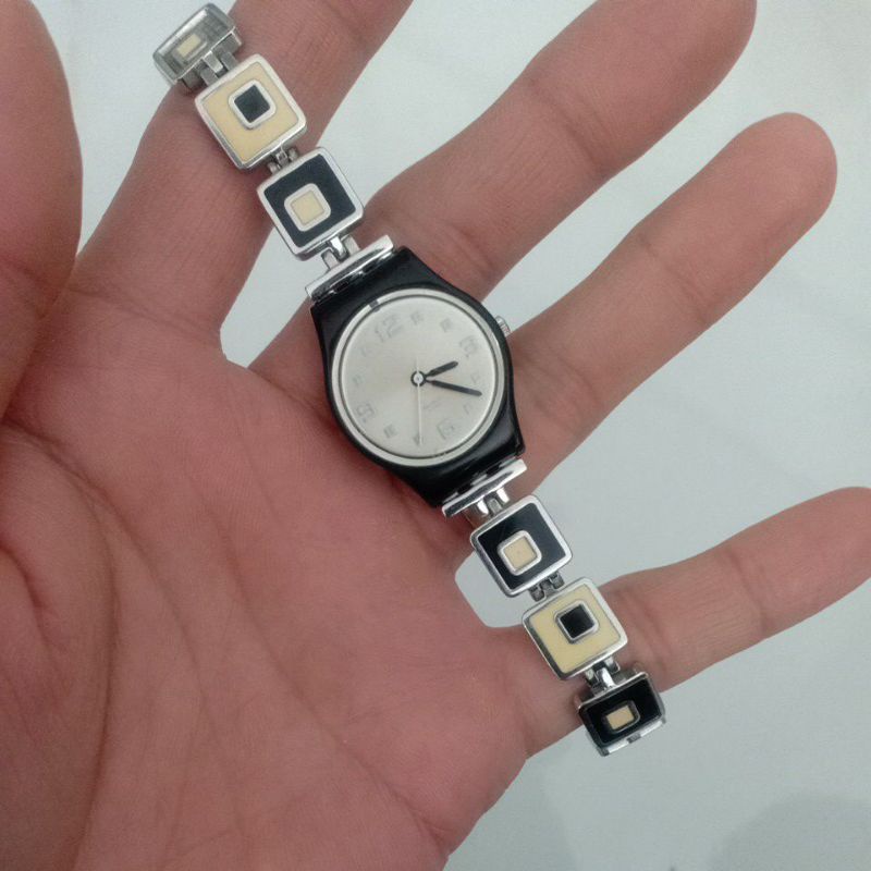 đồng hồ nữ si thụy hiệu swatch swiss độ mới tương đối