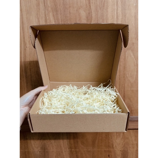 HỘP QUÀ TẶNG SINH NHẬT CÓ NẮP GÀI KRAFT