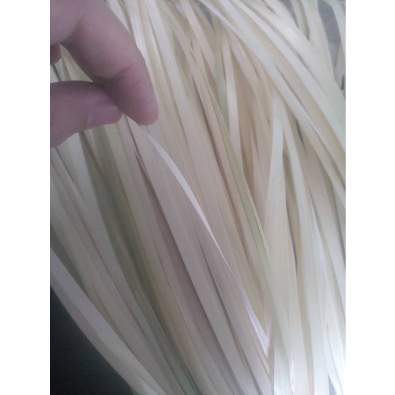 Lạt Giang gói bánh chưng, bánh tét