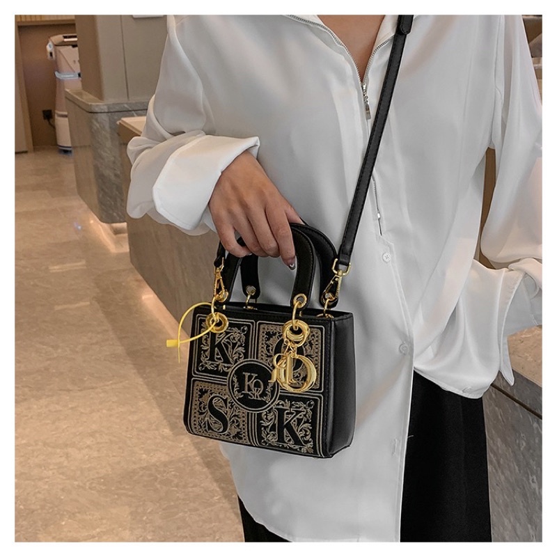 Túi đeo chéo kèm phụ kiện phối thổ Cẩm sang trọng 1278