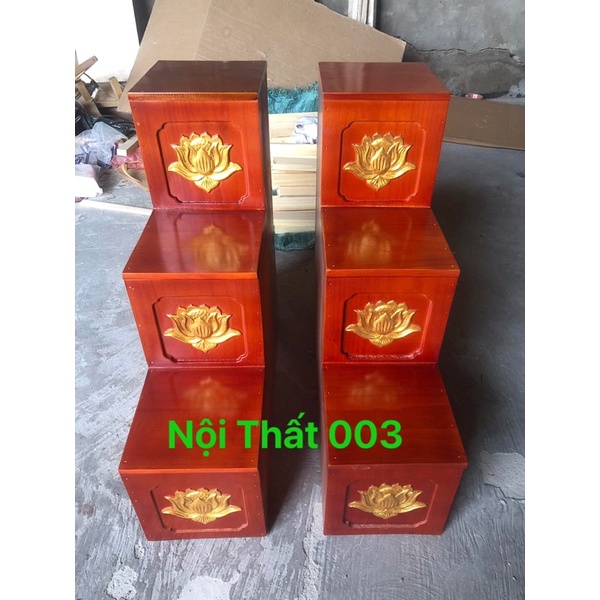 Bục Tam cấp Đặt cạnh ban thờ thần tài giáp vàng hoa sen