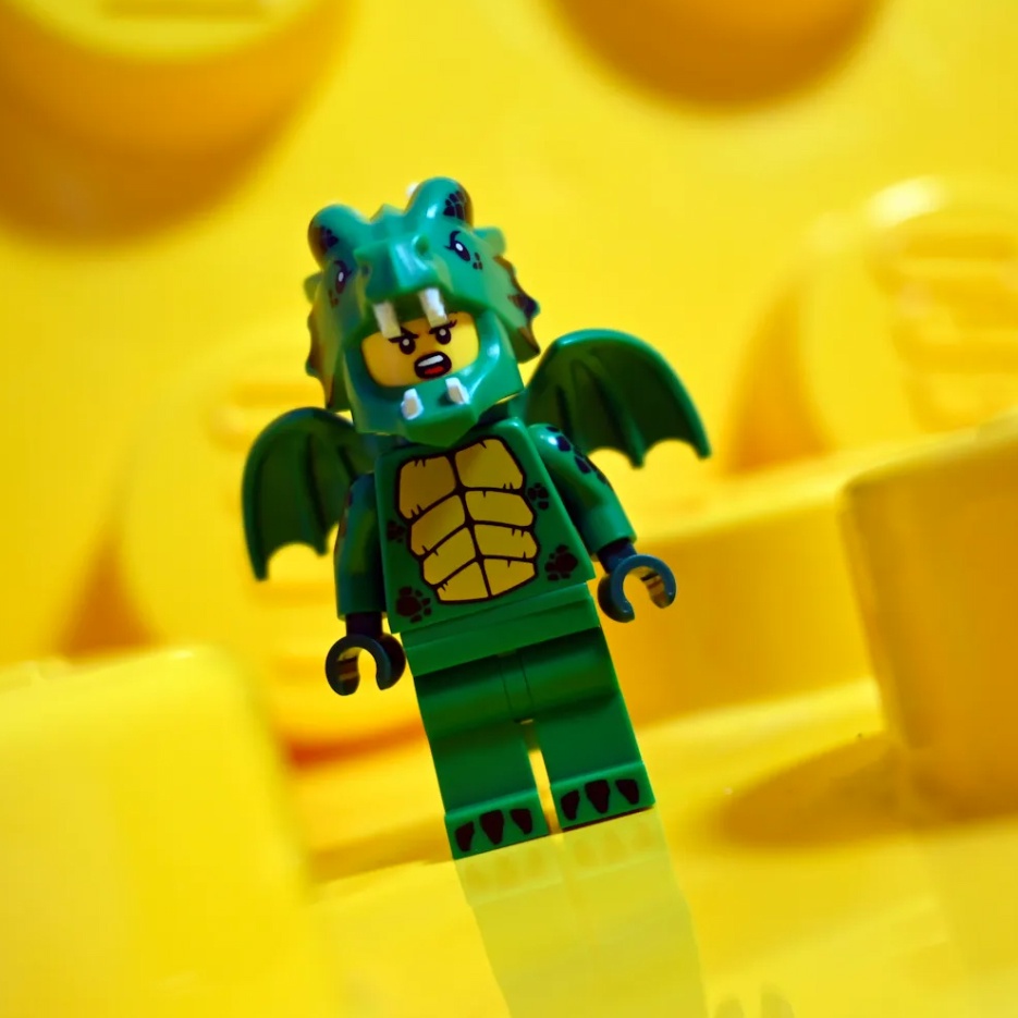 Nhân vật LEGO Minifigures 23 71034 Green Dragon Costume - Cô gái trang phục Rồng Xanh Newseal