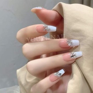 Nailbox thiết kế theo size tay mẫu màu thạch trắng gắn đá full