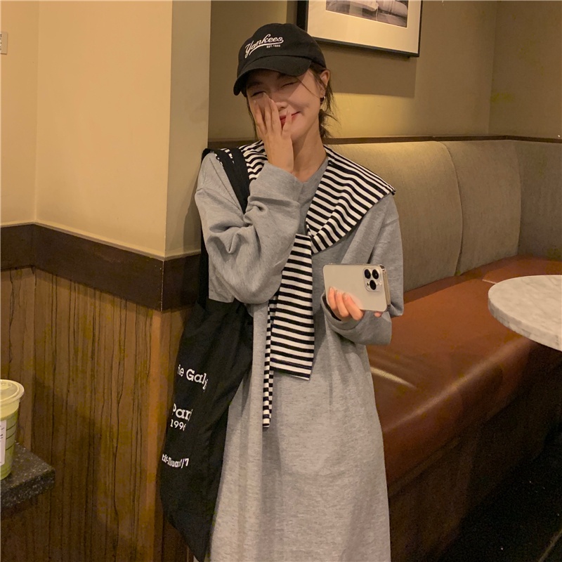 Đầm Sweater Dáng Dài Xẻ Tà Phối Khăn Choàng Lông Kiểu Hàn Quốc Thời Trang