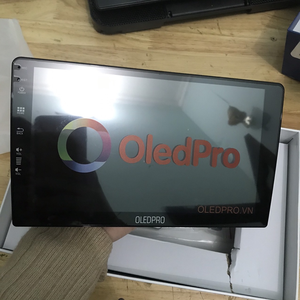 Màn hình ô tô Android Oled  Pro  A3, 9INCH, Ram 2/32GB, có quạt tản nhiệt