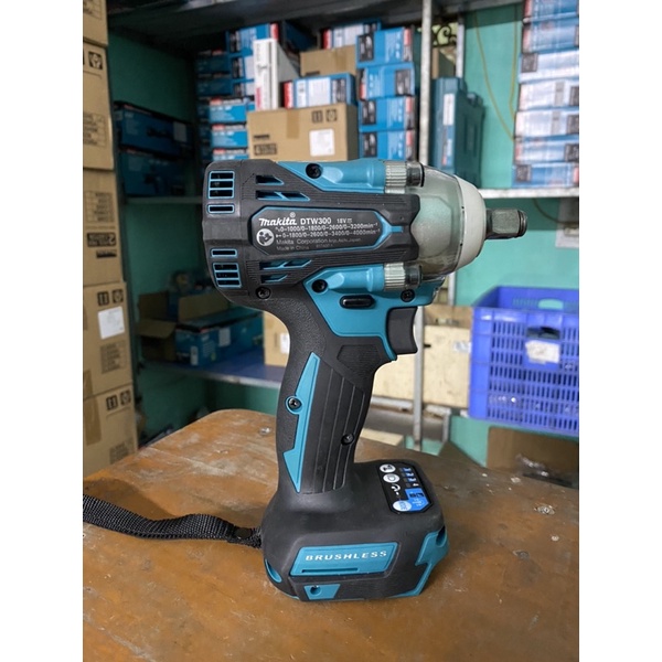 Máy Xiết Bulong Makita DTW300 hàng bóc bộ mới 100% (chưa pin sạc)