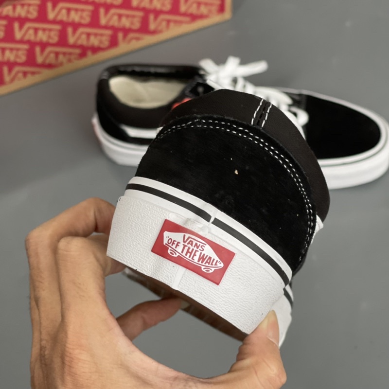 Giày Thể Thao Đơn Giản