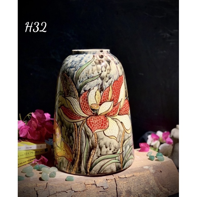 BÌNH CẮM HOA DÁNG CHUÔNG VẼ NGHỆ THUẬT .