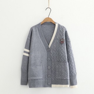 Áo khoác len cardigan xám huy hiệu nửa bên vặn thừng cá tính , cardigan nữ phong cách Hàn Quốc