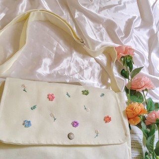 Túi Vải Canvas đeo chéo thêu tay hoa vintage