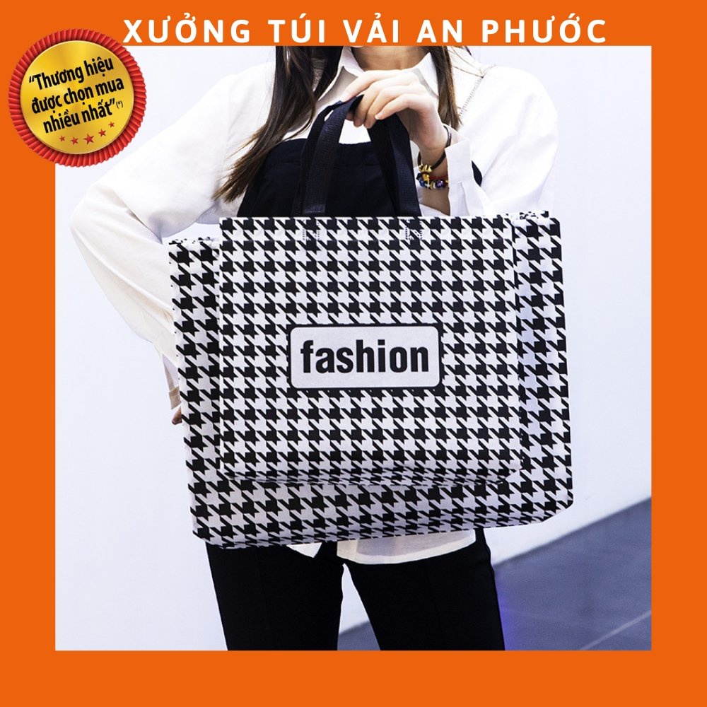 "Giá Xưởng" Túi Vải Không Dệt Cáng Màng PP Fashion Sọc Caro Đen Trắng - Xưởng Sản Xuất Túi Vải Không Dệt An Phước
