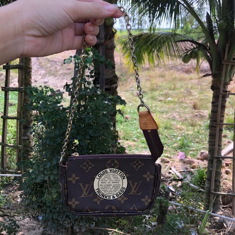 Túi si hiệu Lu-vi-ton