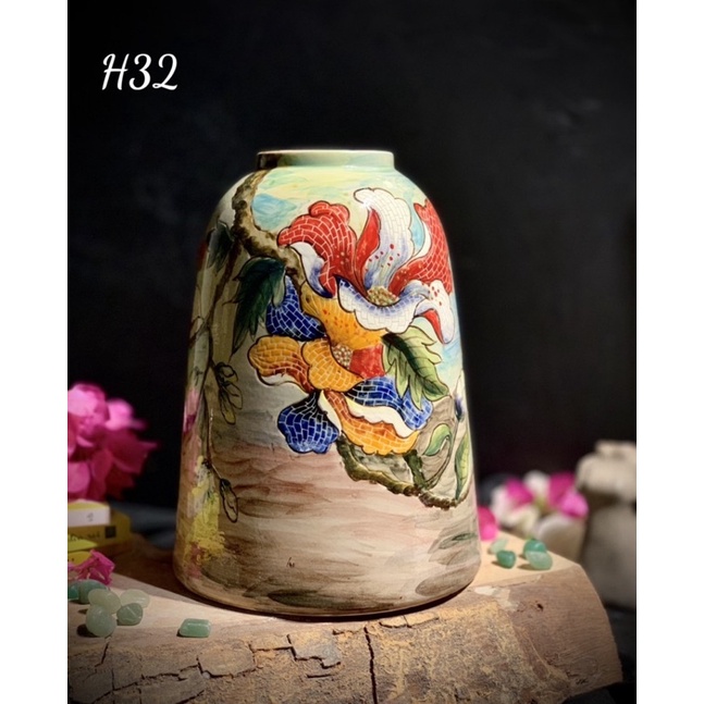 BÌNH CẮM HOA DÁNG CHUÔNG VẼ NGHỆ THUẬT .