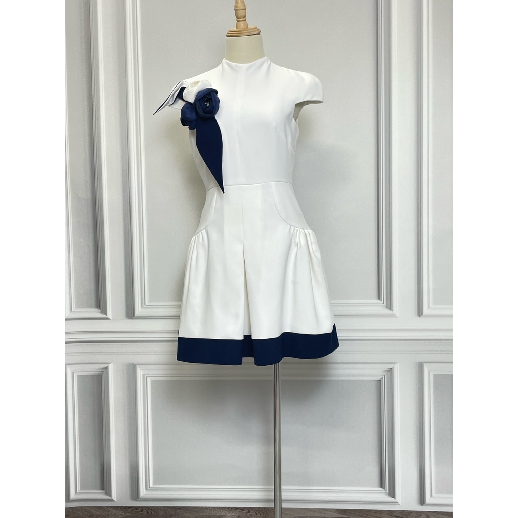 Váy cài hoa ngực ROSEE DE MATIN hàng hiệu chính hãng thời trang nữ V1011 màu trắng size M secondhand thanh lý ký gửi