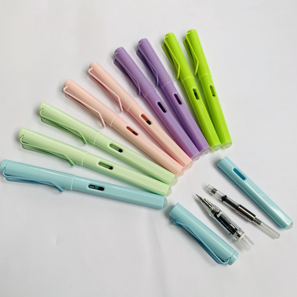 Bút xoá 857 thân nhỏ xinh xinh giúp các bé dễ dàng cầm nắm và sử dụng hơn