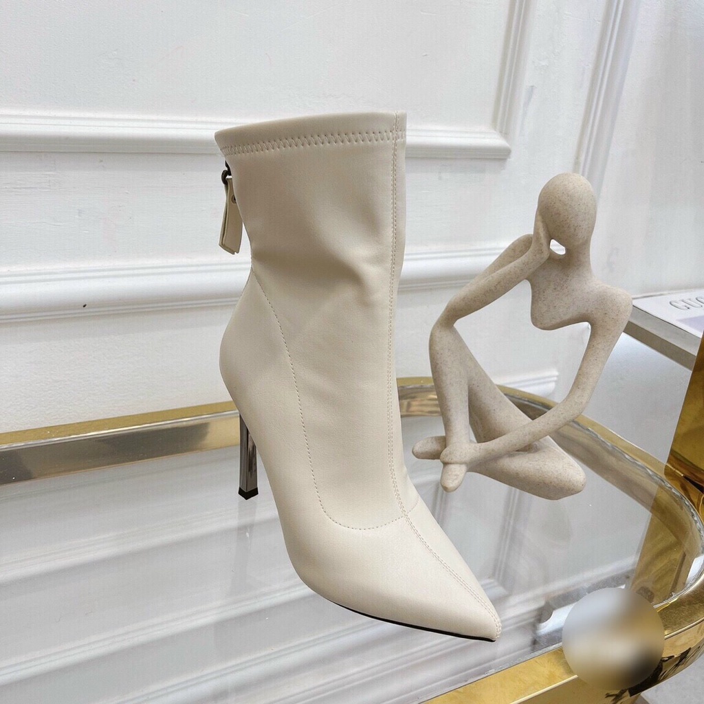 Bốt da thật gót đính đá khóa sau tiện lợi gót cao 10cm lên dáng cực chảnh, hàng Quảng Châu đẹp xuất sắc.