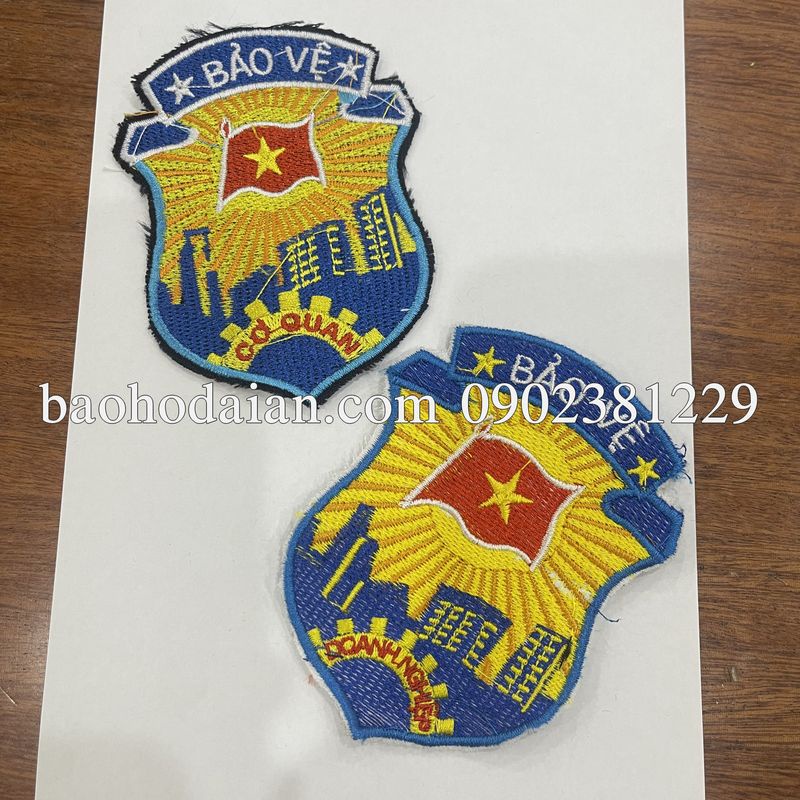 Logo bảo vệ cơ quan thêu sẵn - màu xanh may lên áo