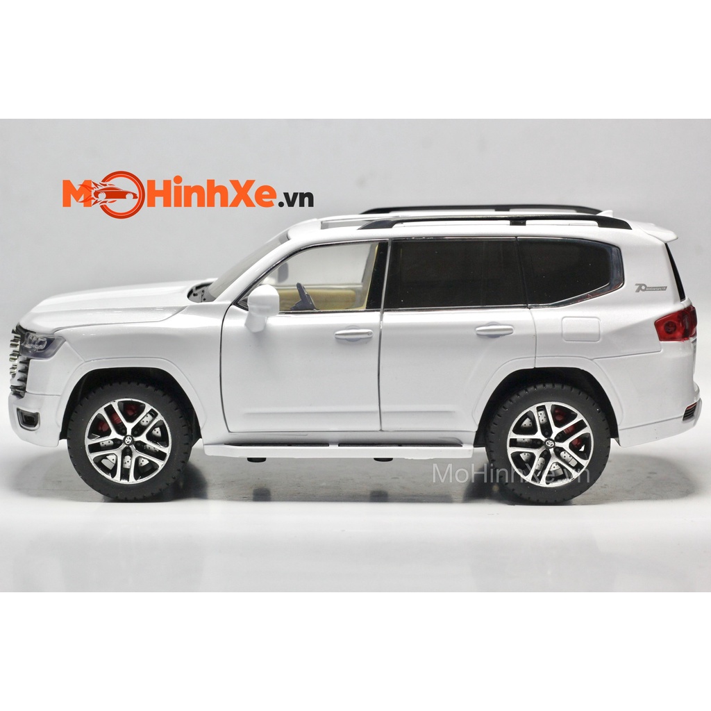 MÔ HÌNH XE LAND CRUISER LC300 FULL KÍNH 1:24 HÃNG KHÁC