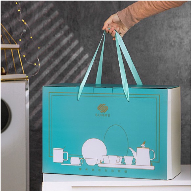 Bộ bình cốc sứ họa tiết kèm khay và vỏ hộp đẹp