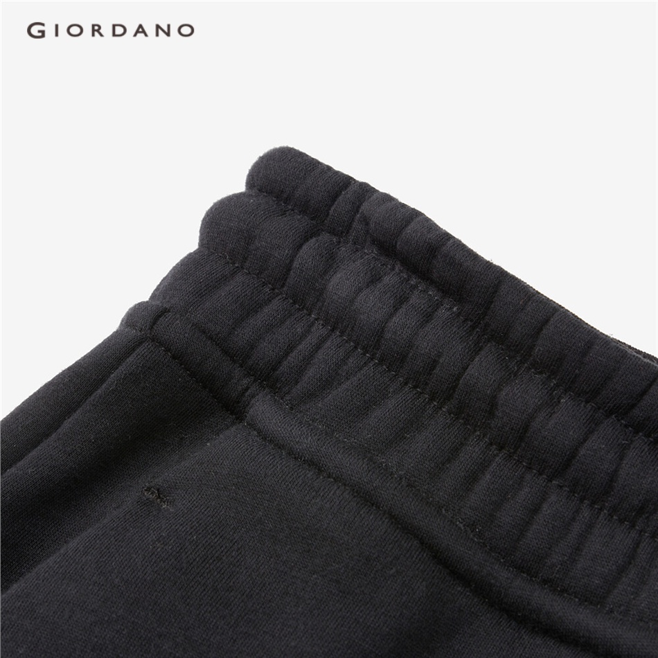 Quần jogger GIORDANO 01112851 thể thao chất liệu lông cừu cực tổng hợp co giãn thời trang cho nam