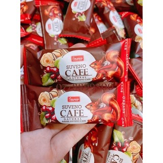 1 cái bánh sữa chua giòn vị cà phê