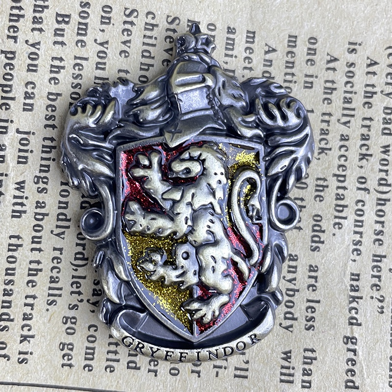Huy Hiệu Kim Loại Từ Tính Hình harry potter gryffindor hogwarts slytherin hufflepuff Cá Tính