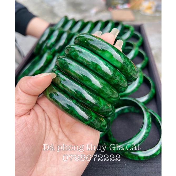 Vòng tay ngọc sơn thuỷ đậm có kiểm định