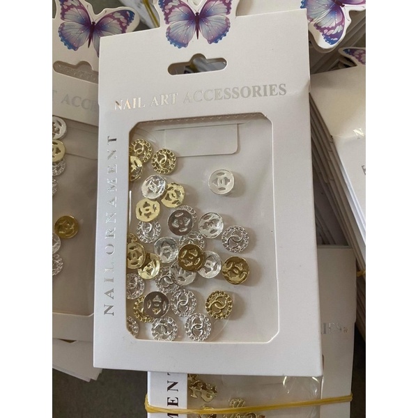 Cham trang trí móng tay