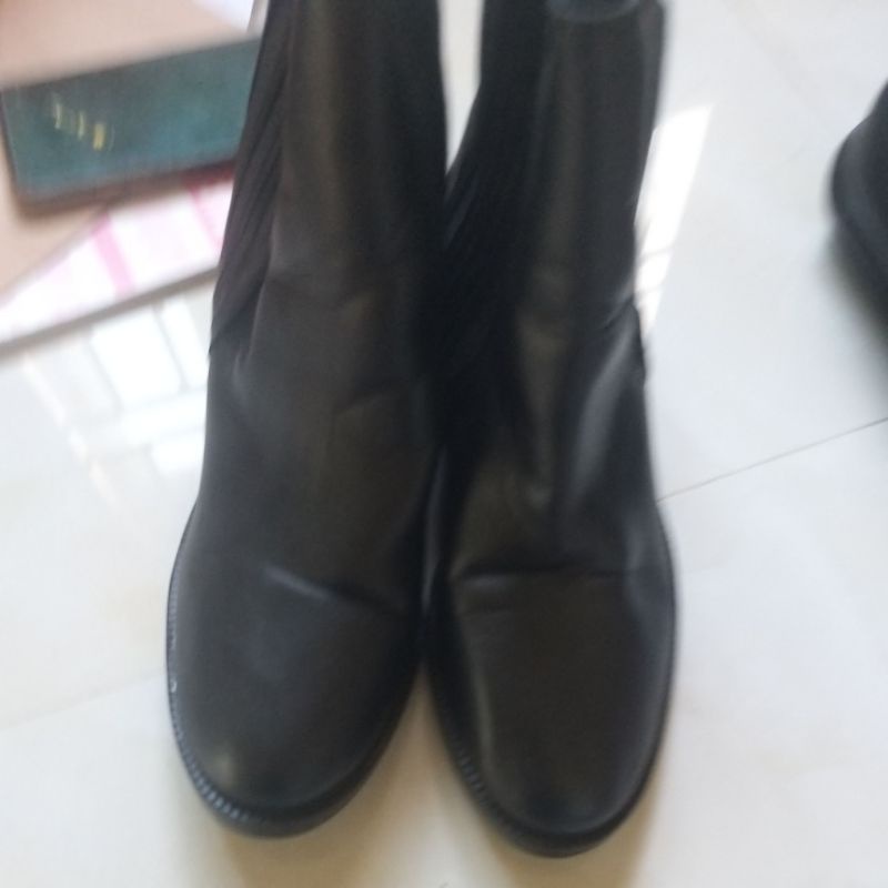giày bốt sai 36