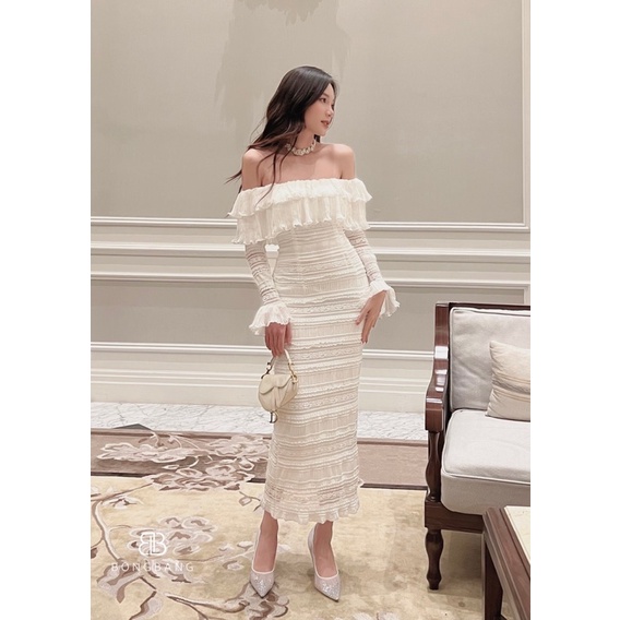 Váy body ren bèo trễ vai dáng dài