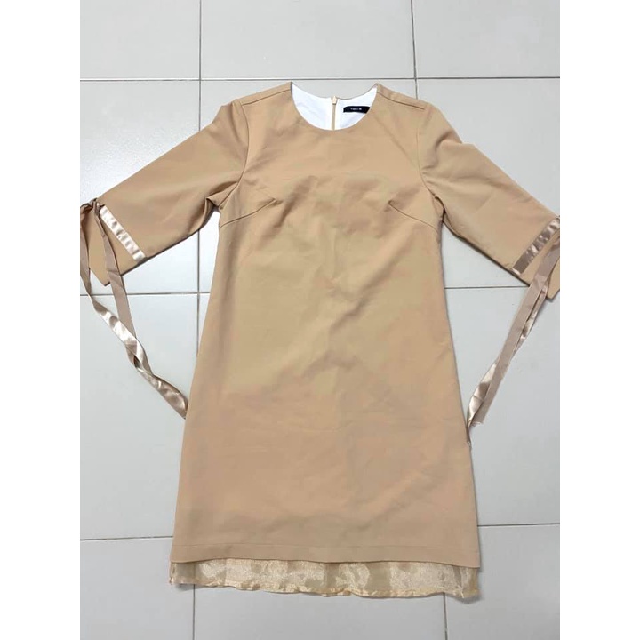 Đầm basic viền chân tay nơ Marc sz S