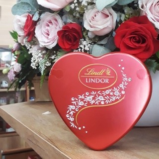 Socola LIndt Lindor Milk Crystal Heart Tin 96g