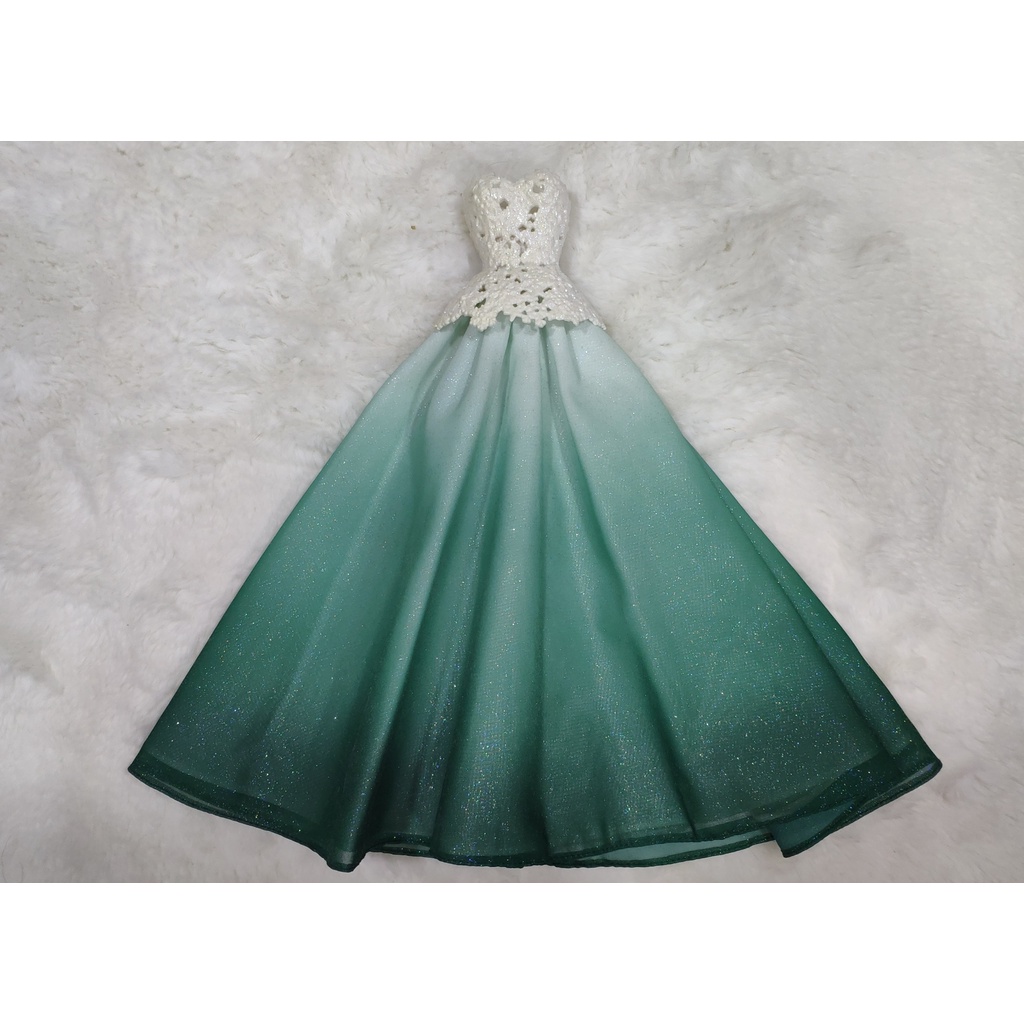 Búp bê barbie  muse váy holiday